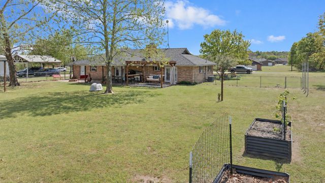 106 Vineyard Street, Weatherford, TX 76087