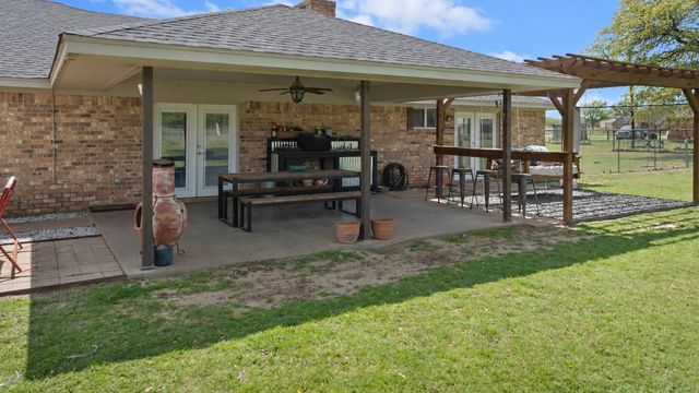 106 Vineyard Street, Weatherford, TX 76087
