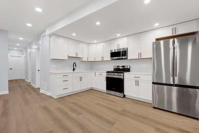 2329 N Geneva Terrace Garden, Chicago, IL 60614