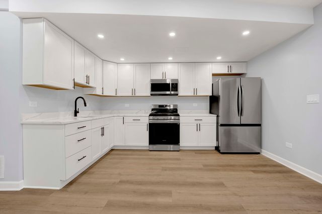 2329 N Geneva Terrace Garden, Chicago, IL 60614