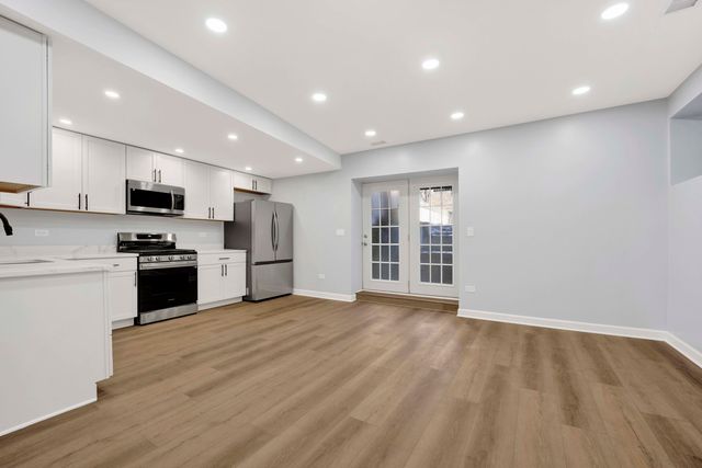 2329 N Geneva Terrace Garden, Chicago, IL 60614