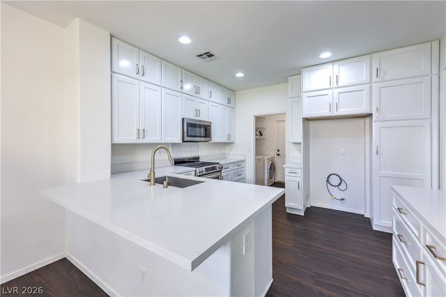 5423 Raccoon Valley Lane, Las Vegas, NV 89122