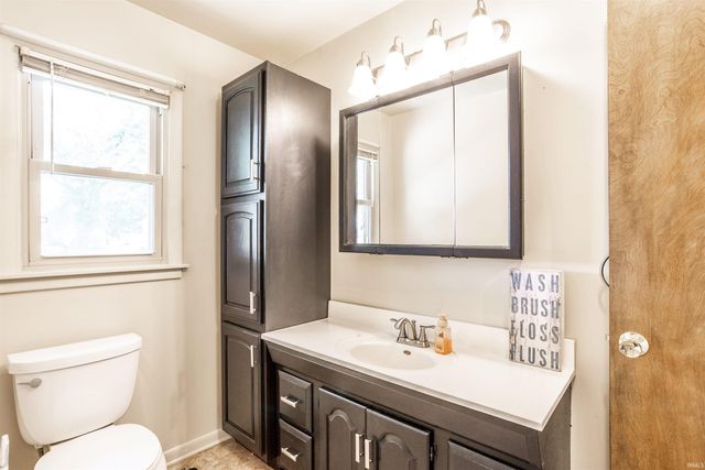 4946 Barnett Avenue, Sharpsville, IN 46068