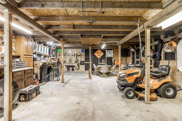 4946 Barnett Avenue, Sharpsville, IN 46068