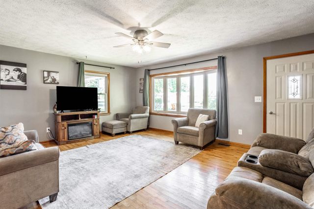 4946 Barnett Avenue, Sharpsville, IN 46068