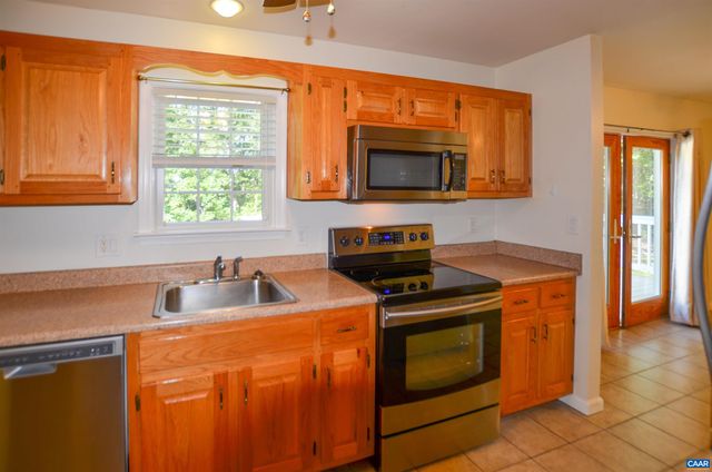 864 BILLY B RD, Louisa, VA 23093