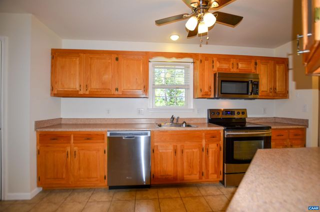 864 BILLY B RD, Louisa, VA 23093