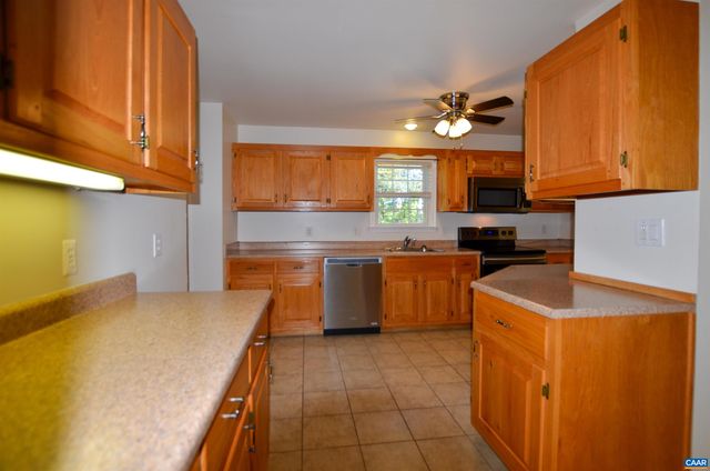 864 BILLY B RD, Louisa, VA 23093