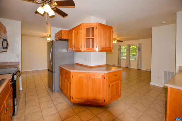 864 BILLY B RD, Louisa, VA 23093