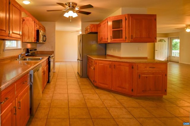 864 BILLY B RD, Louisa, VA 23093