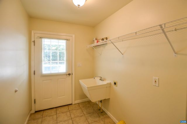 864 BILLY B RD, Louisa, VA 23093