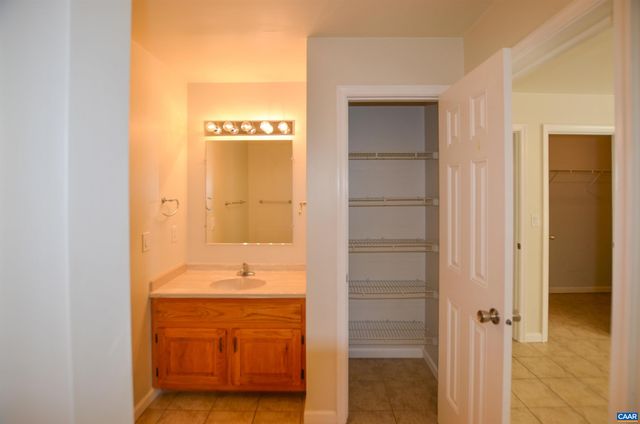 864 BILLY B RD, Louisa, VA 23093