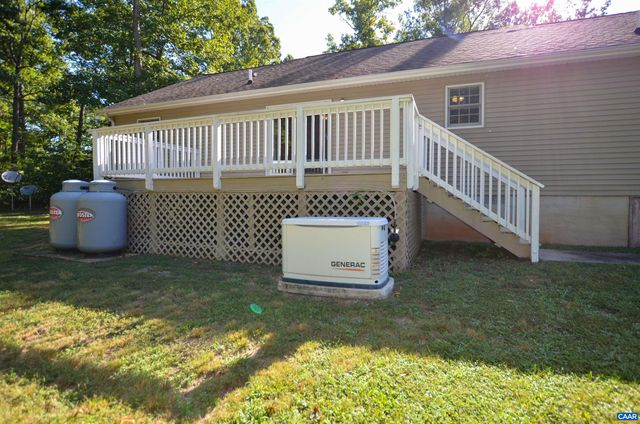864 BILLY B RD, Louisa, VA 23093