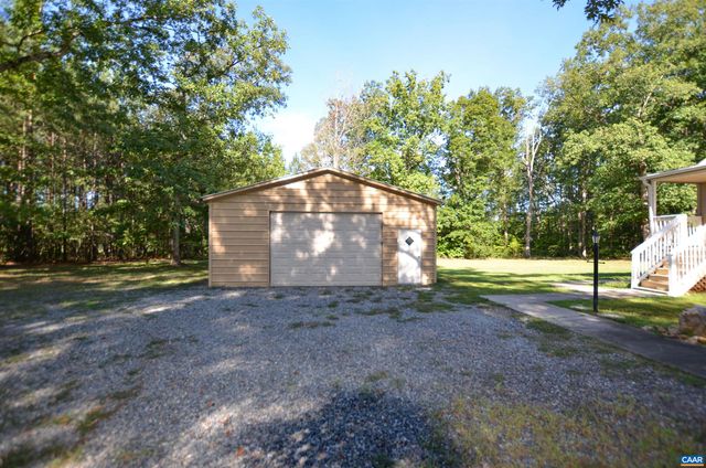 864 BILLY B RD, Louisa, VA 23093