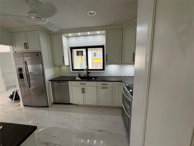 11100 NW 21st St, Sunrise, FL 33322