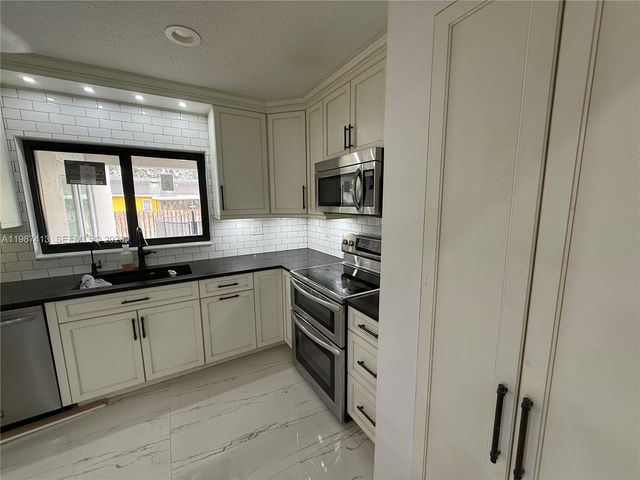 11100 NW 21st St, Sunrise, FL 33322