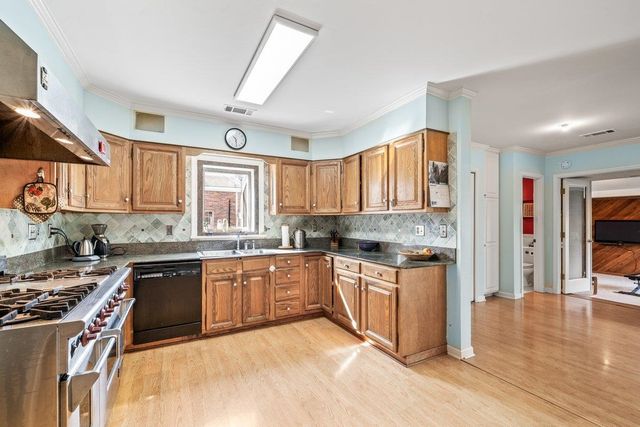 353 COLONIAL RD, Memphis, TN 38117