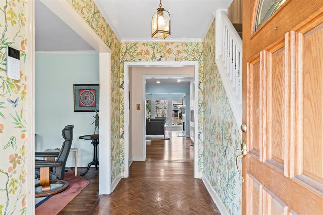 353 COLONIAL RD, Memphis, TN 38117