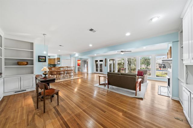 353 COLONIAL RD, Memphis, TN 38117