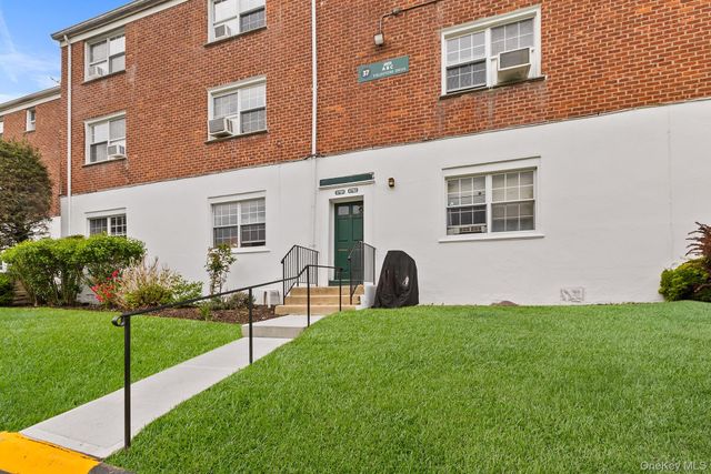 37 Fieldstone B1, Hartsdale, NY 10530
