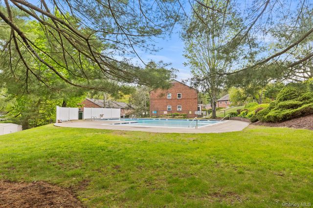 37 Fieldstone B1, Hartsdale, NY 10530