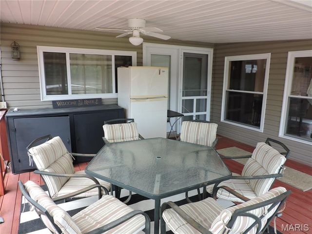 334 N River Rd, Elsberry, MO 63343