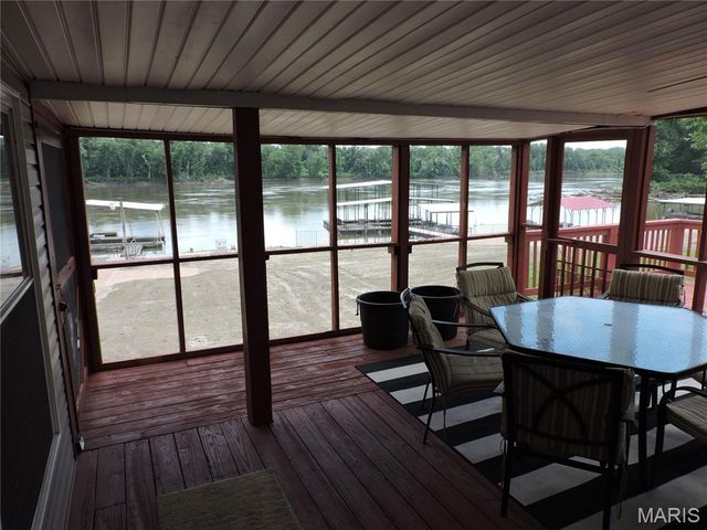 334 N River Rd, Elsberry, MO 63343