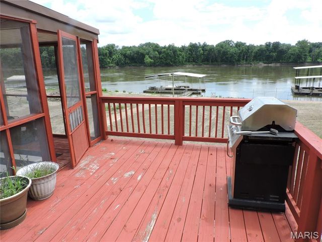 334 N River Rd, Elsberry, MO 63343