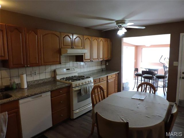 334 N River Rd, Elsberry, MO 63343