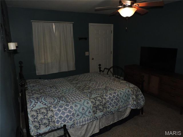 334 N River Rd, Elsberry, MO 63343