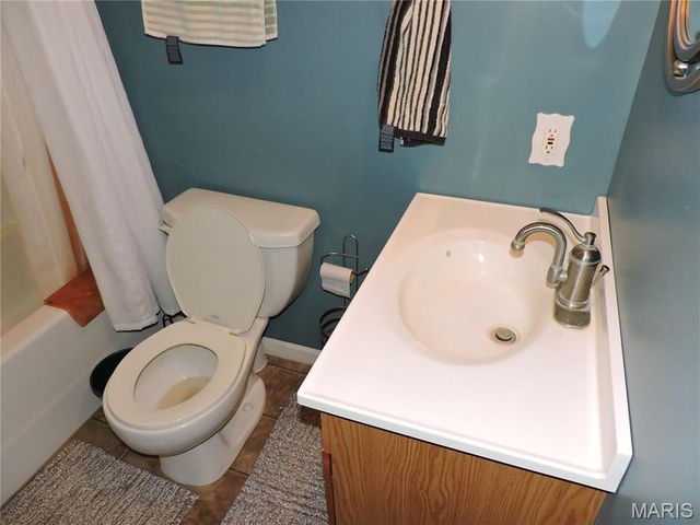 334 N River Rd, Elsberry, MO 63343