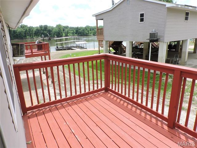 334 N River Rd, Elsberry, MO 63343