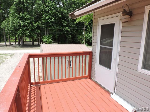 334 N River Rd, Elsberry, MO 63343
