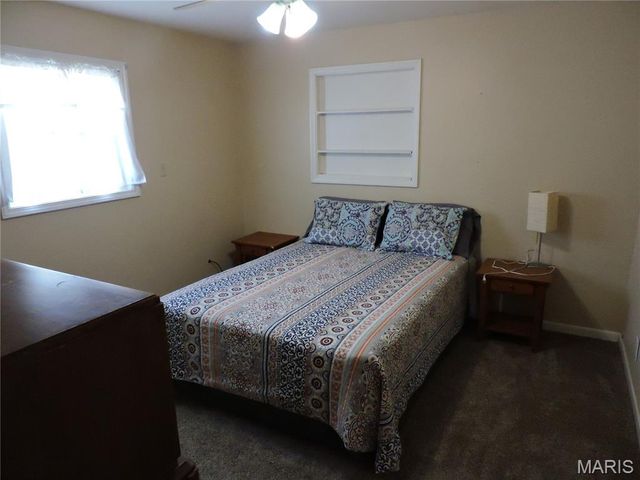 334 N River Rd, Elsberry, MO 63343