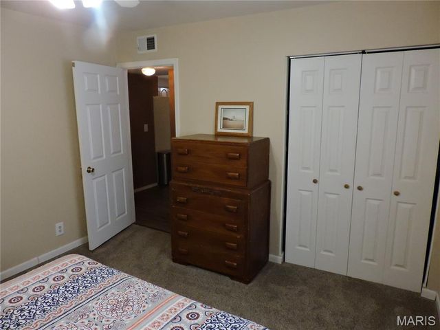334 N River Rd, Elsberry, MO 63343