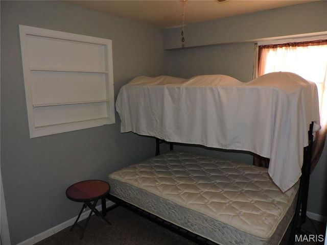 334 N River Rd, Elsberry, MO 63343