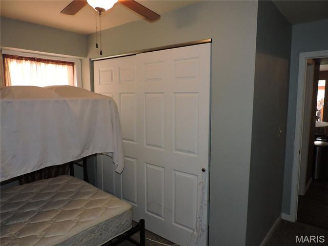 334 N River Rd, Elsberry, MO 63343