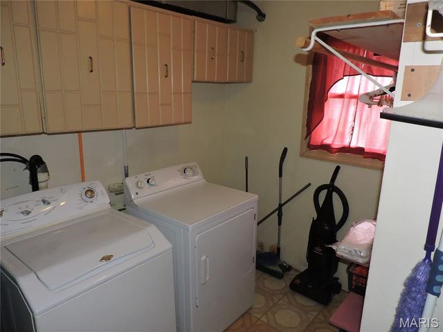 334 N River Rd, Elsberry, MO 63343