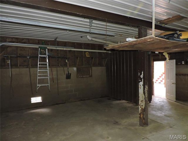 334 N River Rd, Elsberry, MO 63343