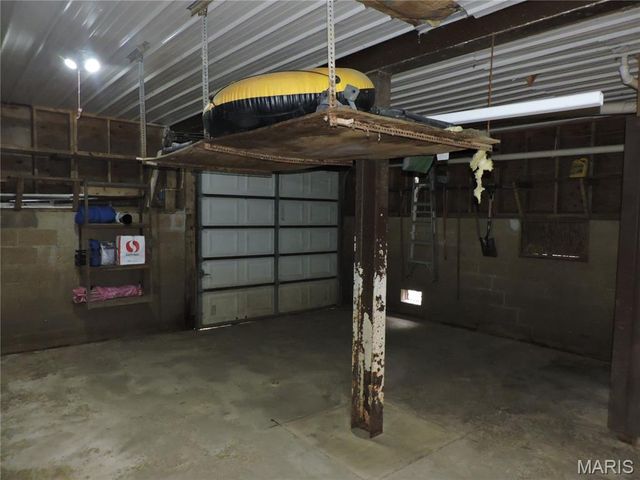 334 N River Rd, Elsberry, MO 63343