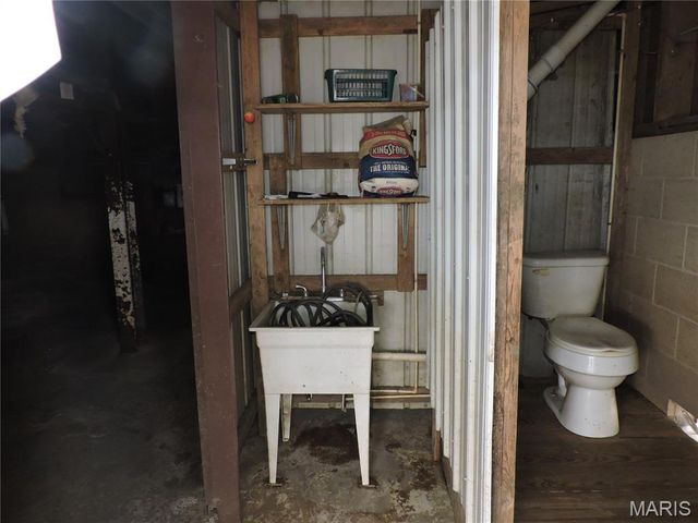 334 N River Rd, Elsberry, MO 63343