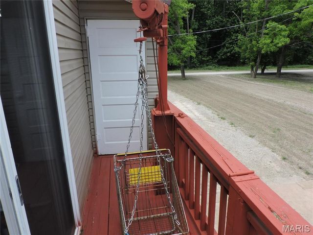 334 N River Rd, Elsberry, MO 63343