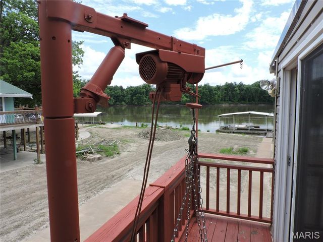 334 N River Rd, Elsberry, MO 63343