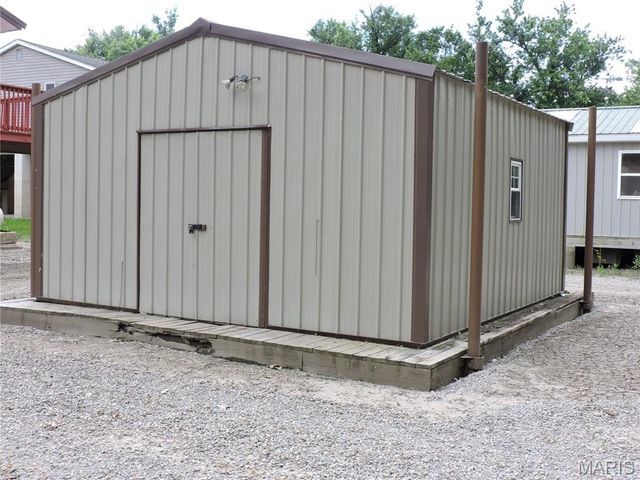 334 N River Rd, Elsberry, MO 63343