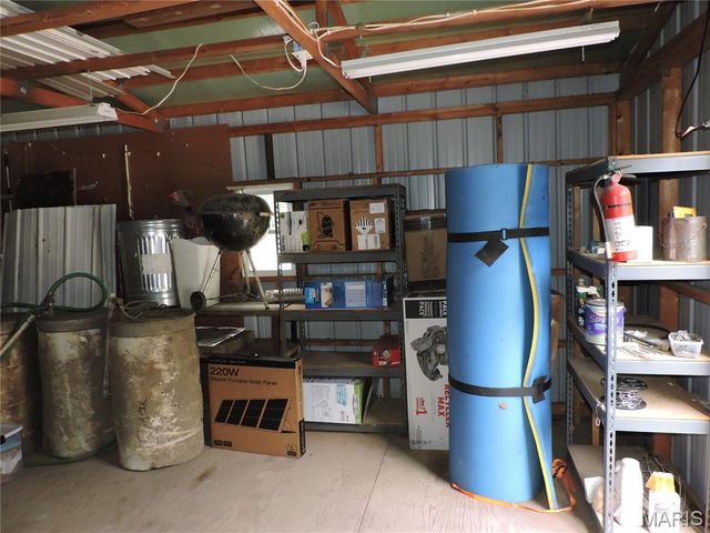 334 N River Rd, Elsberry, MO 63343