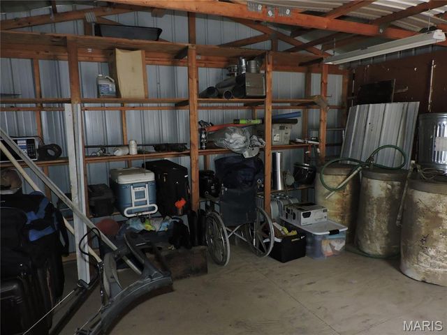 334 N River Rd, Elsberry, MO 63343