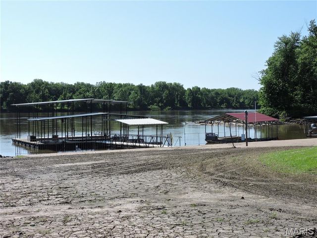 334 N River Rd, Elsberry, MO 63343