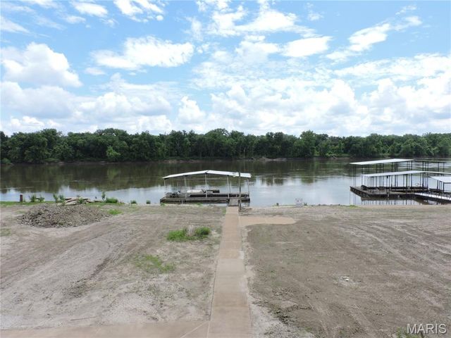334 N River Rd, Elsberry, MO 63343