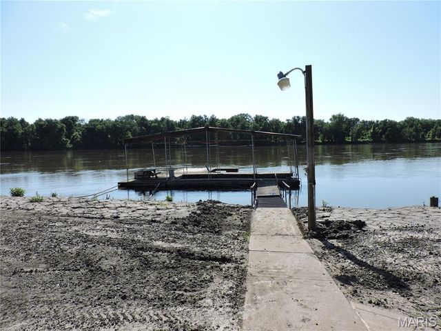 334 N River Rd, Elsberry, MO 63343