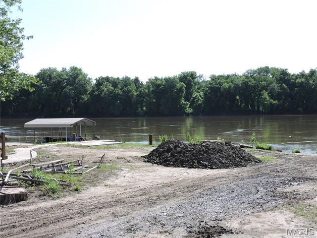 334 N River Rd, Elsberry, MO 63343